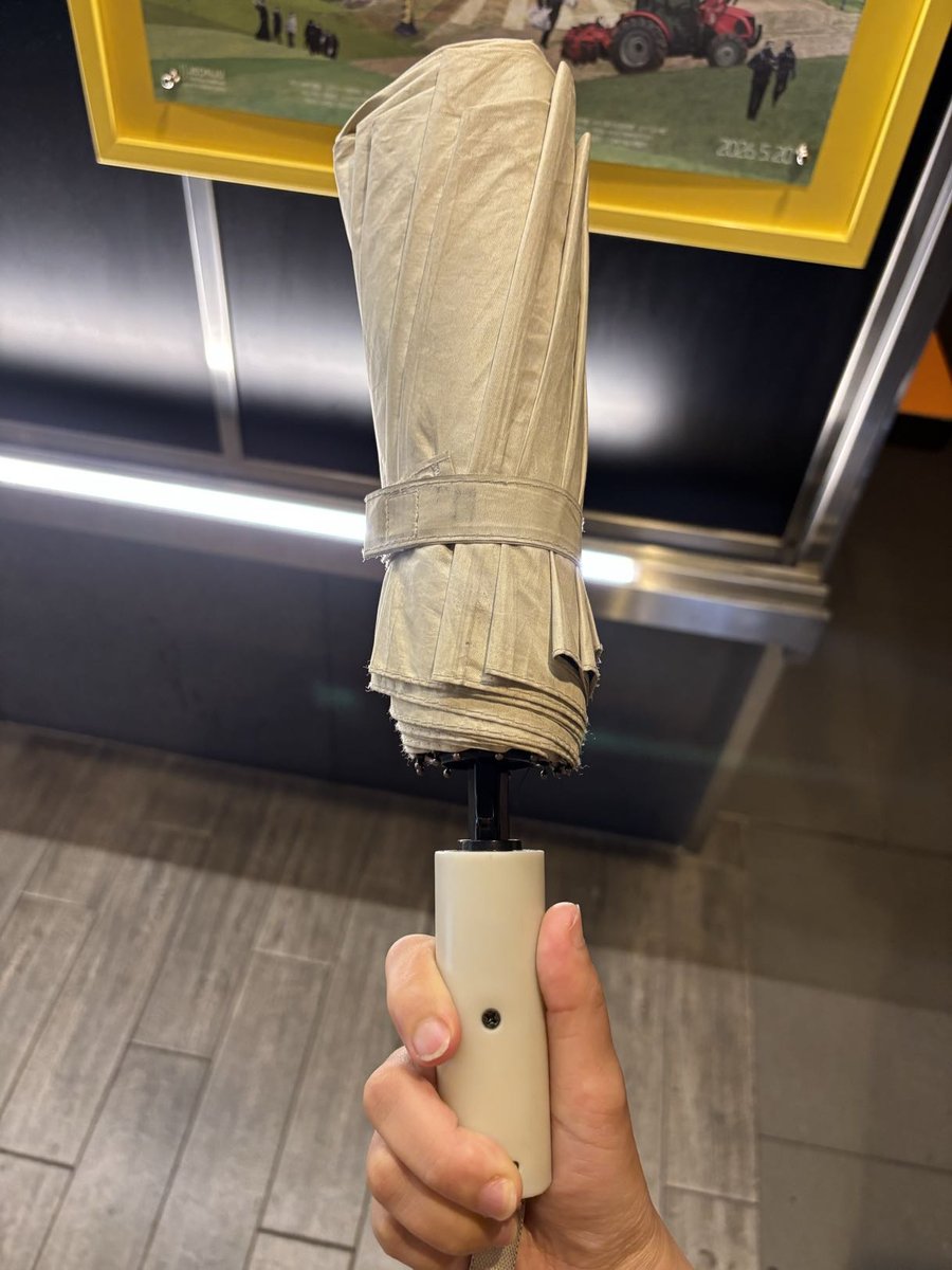 어제 상영회에서 양우산을 분실하신 분이 계시면 연락주세요~! https://t.co/4HRO63FI18